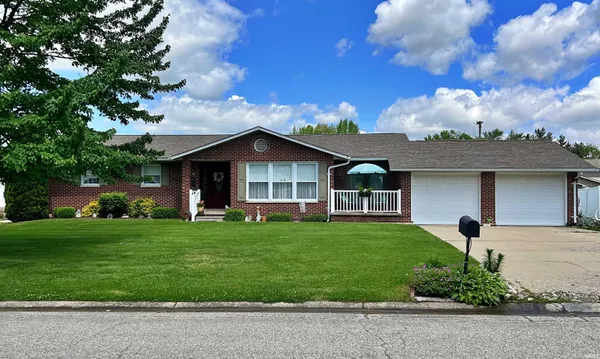 $289,900 | 1860 Dogwood Lane, Linton, IN 47441