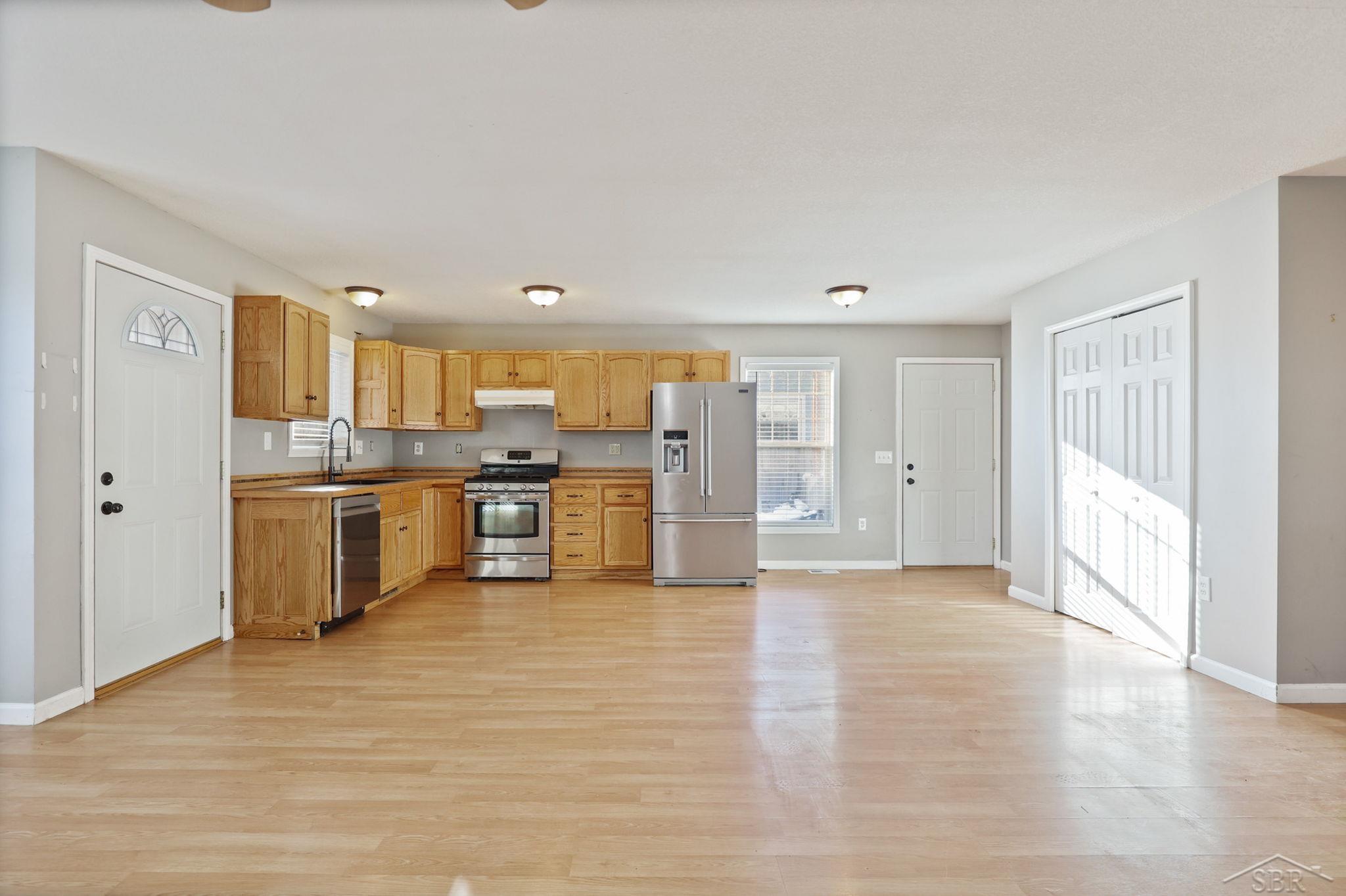 606 Wilson Street Bay City, MI 48708 - Photo 4 of 24 50195619-c0dfd19a-36b1-4a03-b4a0-44282612198a.JPG