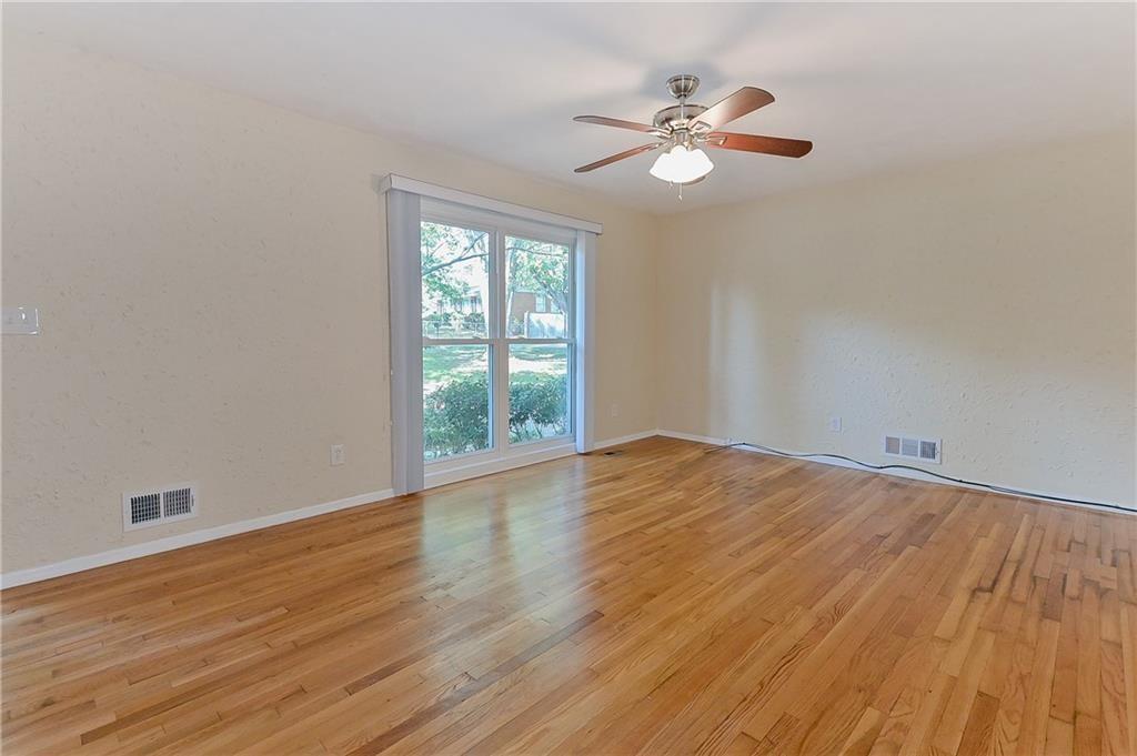 1935 Inverness Road Smyrna, GA 30080 - Photo 4 of 44 Gallery Image 4