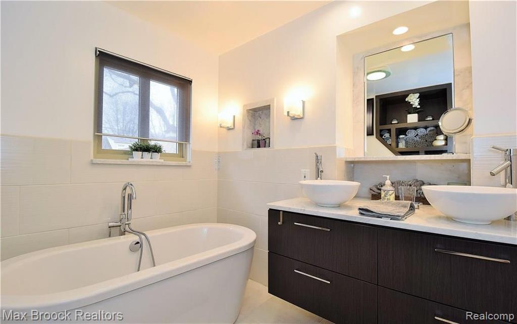 16157 Reedmere Avenue Beverly Hills, MI 48025 - Photo 12 of 19