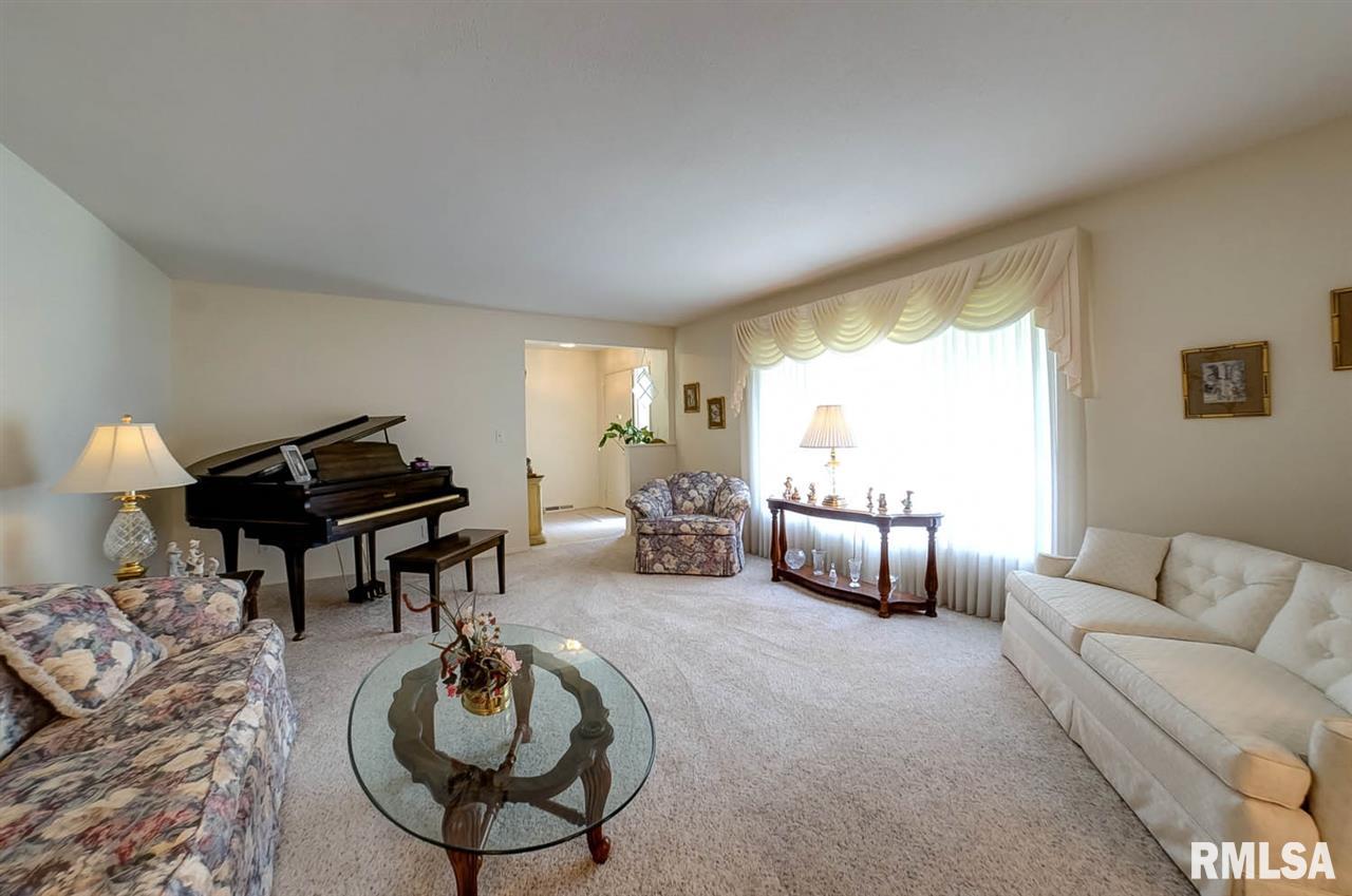 30 Horseshoe Drive Springfield, IL 62702 - Photo 5 of 36 Gallery Image 5