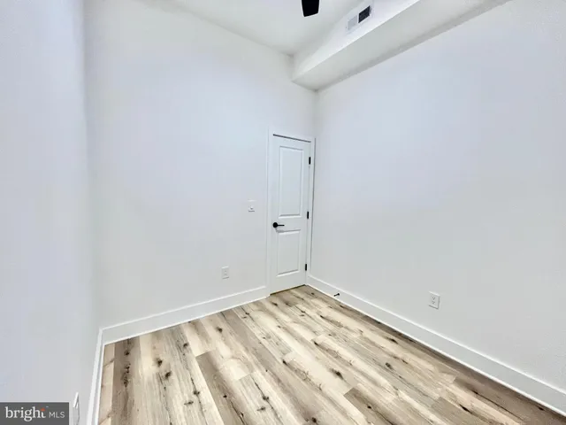 a close up view of a washer and dryer