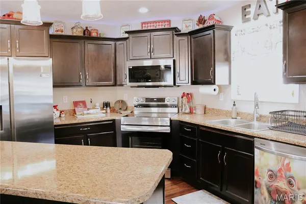 $239,900 | 13955 Cherry Drive, Plato, MO 65552