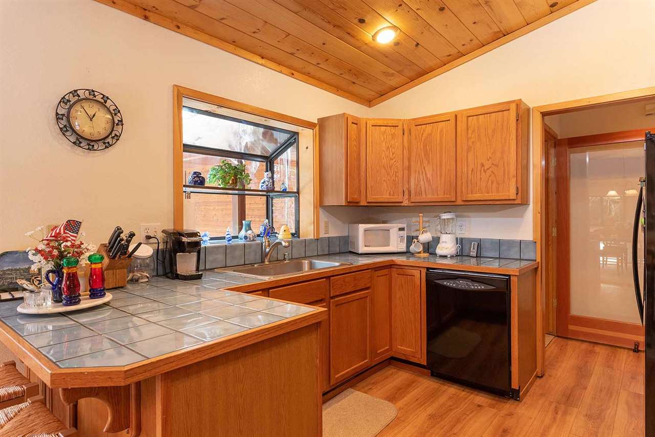 11562 Chamonix Road Truckee, CA 96161 - Photo 5 of 14 Gallery Image 5