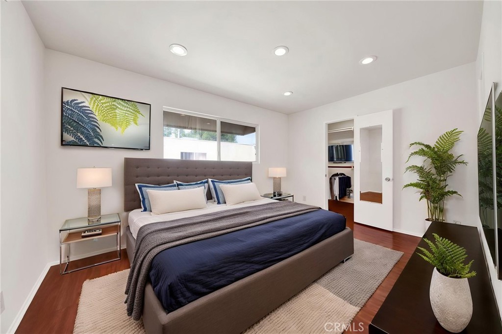 9745 Vía Roma Burbank, CA 91504 - Photo 23 of 38