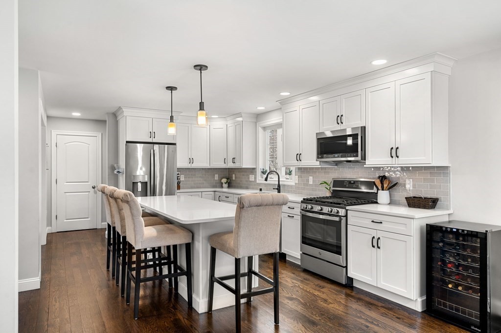 154 Cook Street Billerica, MA 01821 - Photo 3 of 41 Gallery Image 3