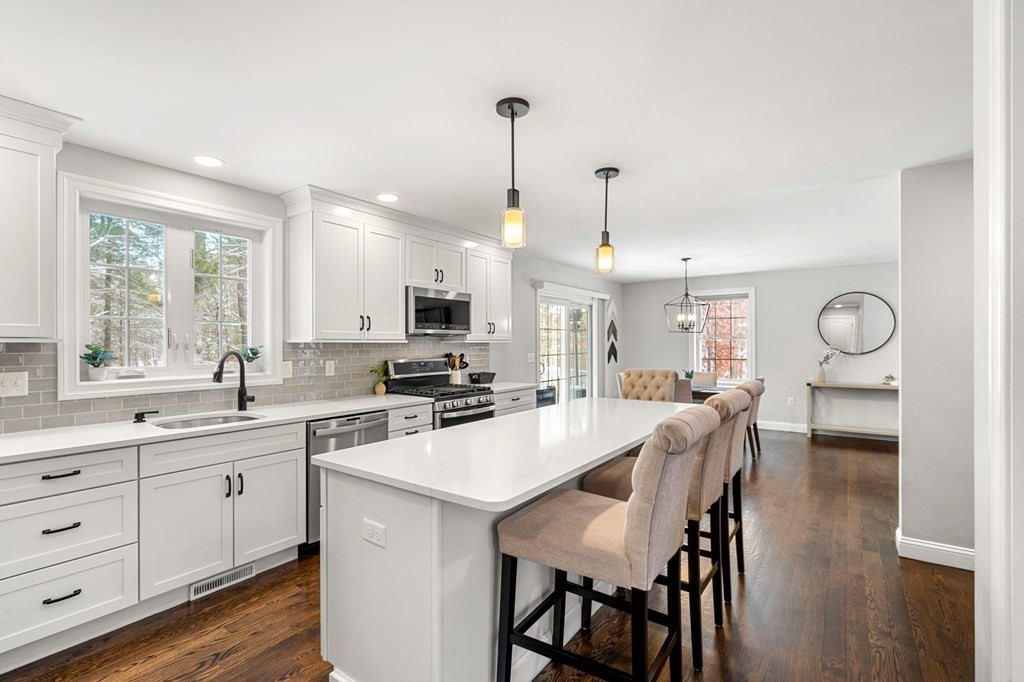 154 Cook Street Billerica, MA 01821 - Photo 5 of 41 Gallery Image 5