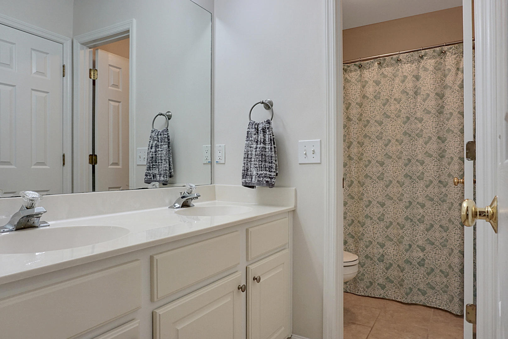 4058 Plantation House Road Summerville, SC 29485 - Photo 35 of 44 hall bath - 4058 Plantation House