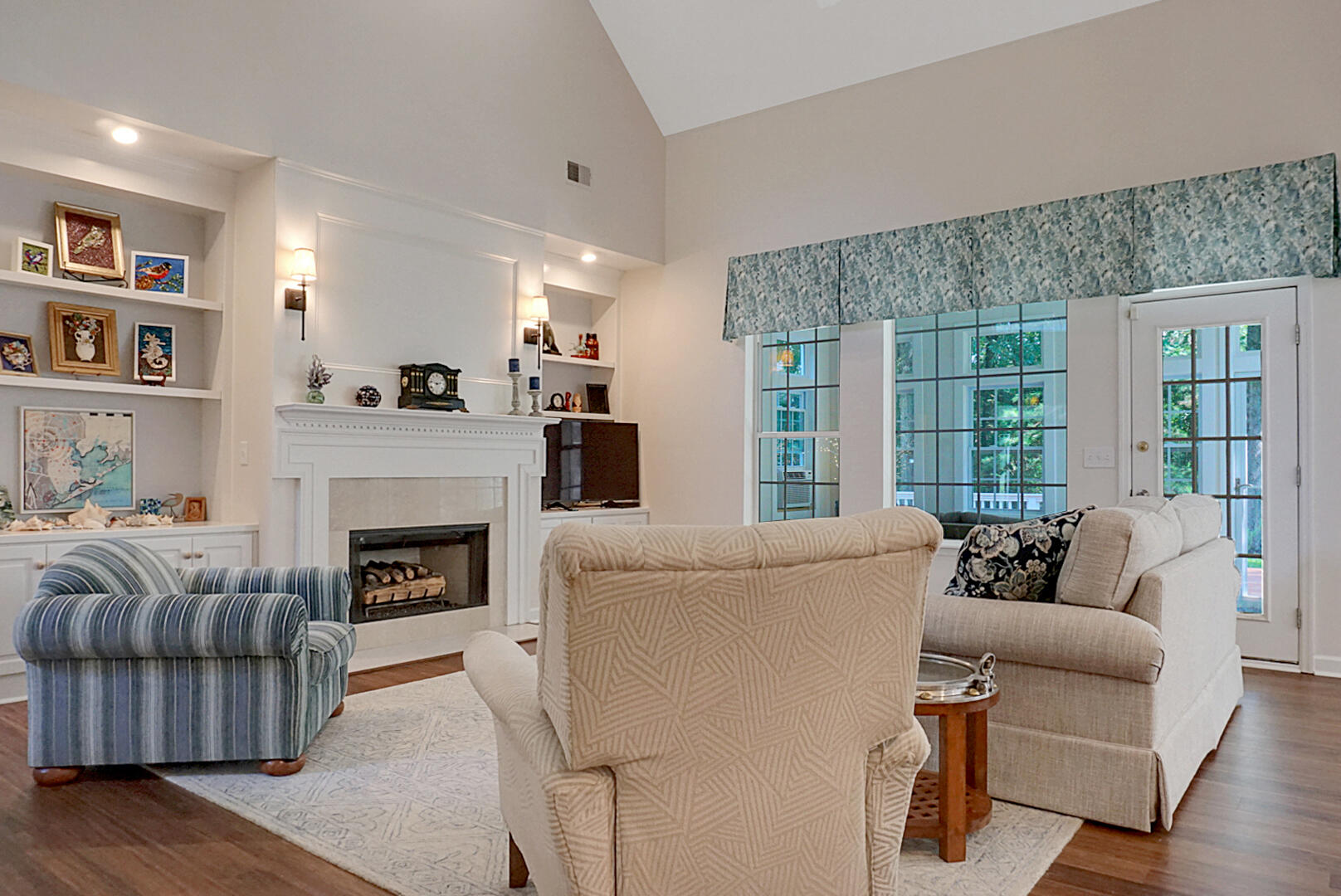4058 Plantation House Road Summerville, SC 29485 - Photo 9 of 44 living room - 4058 Plantation House