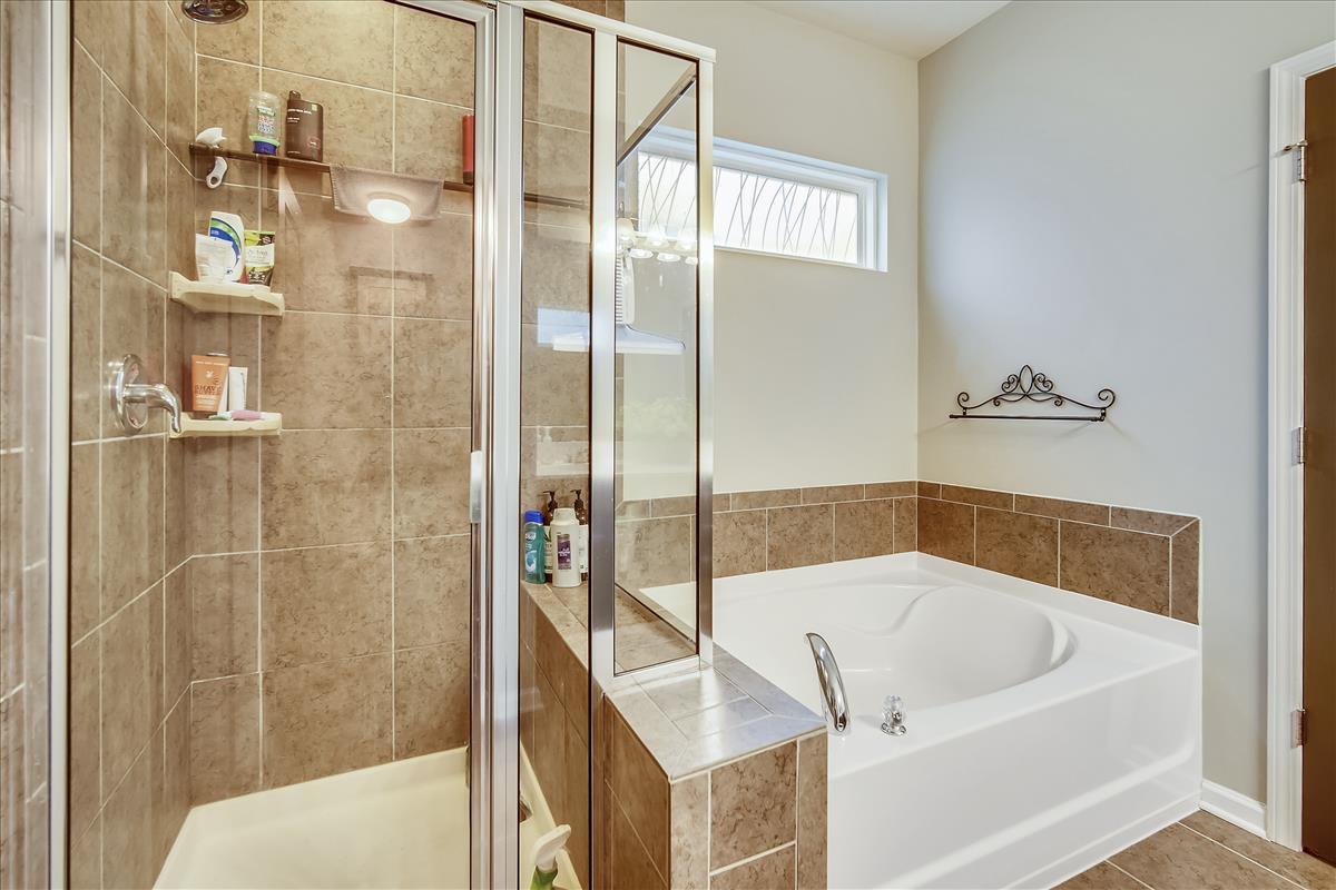276 Decatur Drive Summerville, SC 29486 - Photo 19 of 38 Main Level-Master Bath-DSC09027