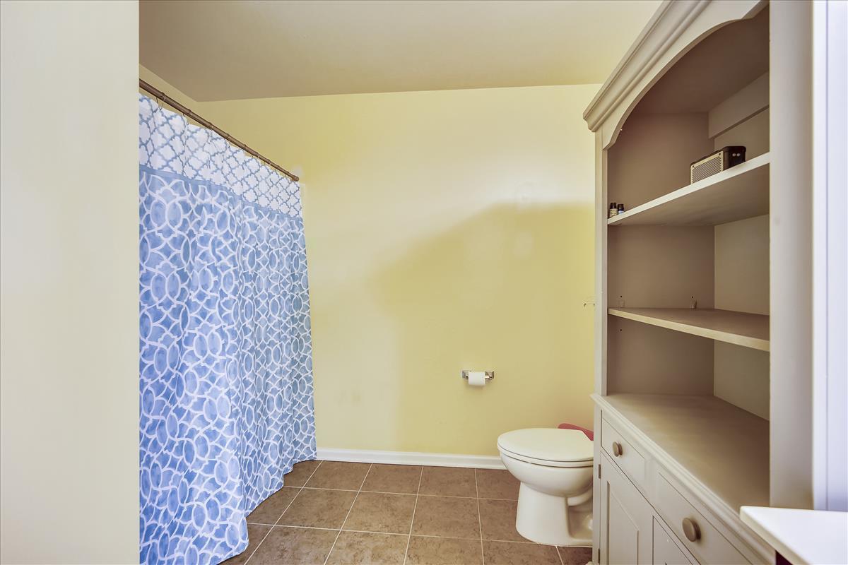 276 Decatur Drive Summerville, SC 29486 - Photo 24 of 38 Upper Level-Bath 4-DSC09122