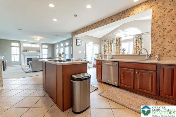 $725,000 | 7 Lower Way Road, Easton, PA 18045