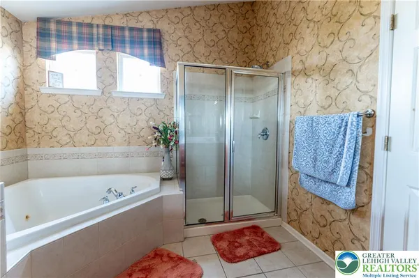 $725,000 | 7 Lower Way Road, Easton, PA 18045