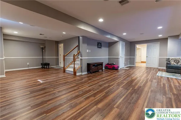 $725,000 | 7 Lower Way Road, Easton, PA 18045