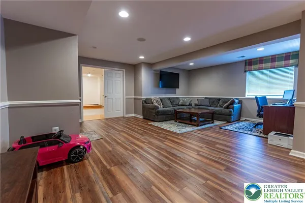 $725,000 | 7 Lower Way Road, Easton, PA 18045