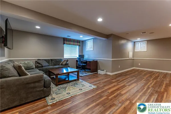 $725,000 | 7 Lower Way Road, Easton, PA 18045