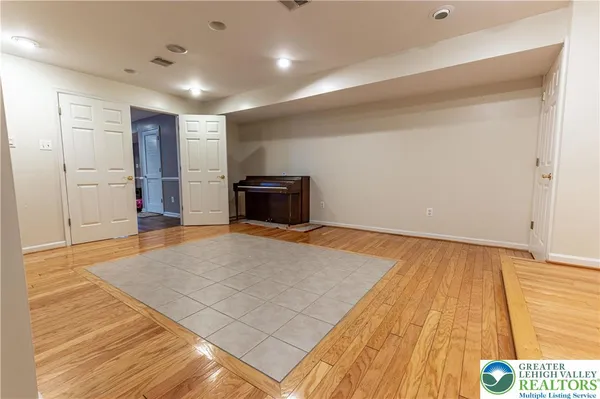 $725,000 | 7 Lower Way Road, Easton, PA 18045