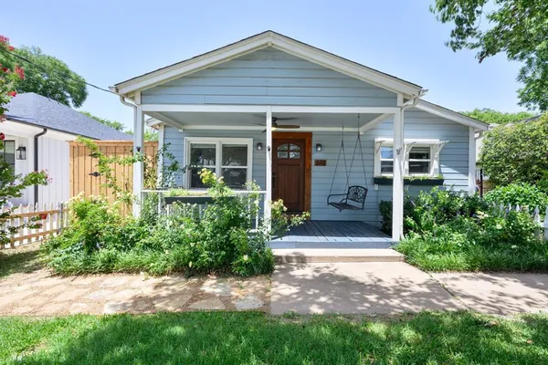 $565,000 | 613 East Worth Street, Grapevine, TX 76051