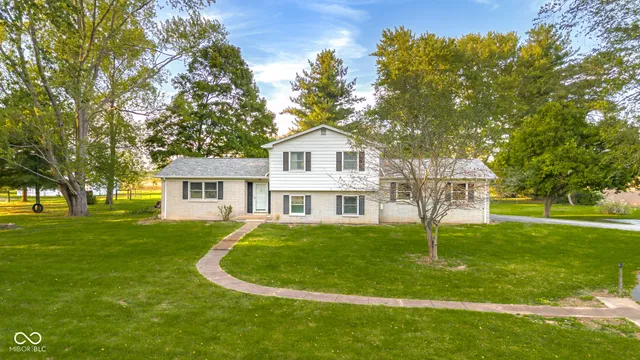 $675,000 | 3660 East 300 South, Columbus, IN 47201