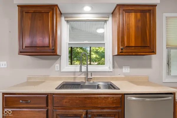 $630,000 | 3660 East 300 South, Columbus, IN 47201