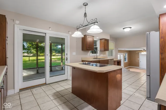 $675,000 | 3660 East 300 South, Columbus, IN 47201