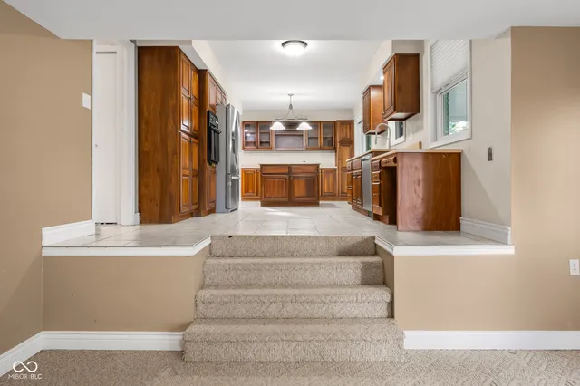 $675,000 | 3660 East 300 South, Columbus, IN 47201