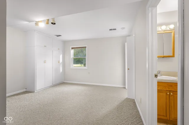 $675,000 | 3660 East 300 South, Columbus, IN 47201