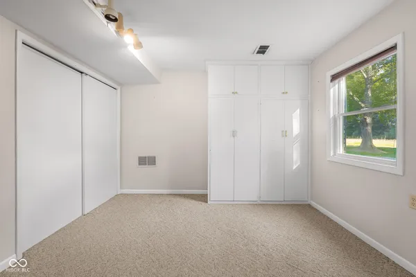 $630,000 | 3660 East 300 South, Columbus, IN 47201