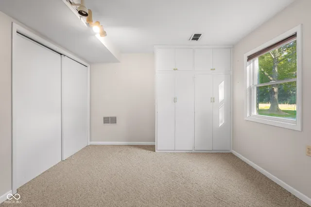 $675,000 | 3660 East 300 South, Columbus, IN 47201