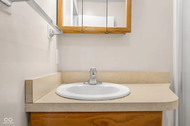 $675,000 | 3660 East 300 South, Columbus, IN 47201