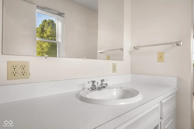 $675,000 | 3660 East 300 South, Columbus, IN 47201