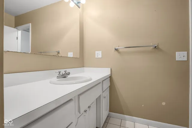 $675,000 | 3660 East 300 South, Columbus, IN 47201