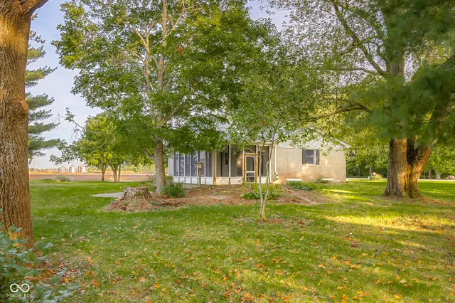 $675,000 | 3660 East 300 South, Columbus, IN 47201