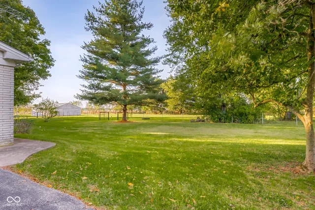 $675,000 | 3660 East 300 South, Columbus, IN 47201