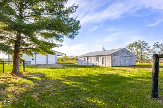 $675,000 | 3660 East 300 South, Columbus, IN 47201