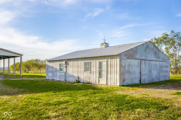 $630,000 | 3660 East 300 South, Columbus, IN 47201