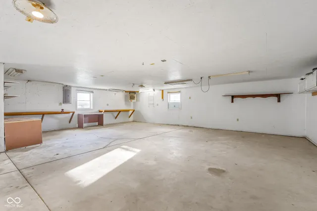 $675,000 | 3660 East 300 South, Columbus, IN 47201