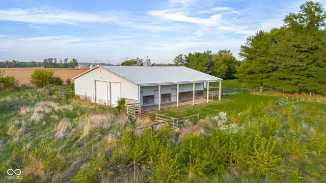 $675,000 | 3660 East 300 South, Columbus, IN 47201