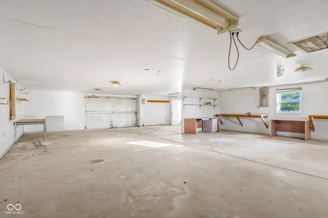 $675,000 | 3660 East 300 South, Columbus, IN 47201