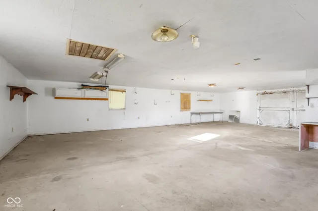 $675,000 | 3660 East 300 South, Columbus, IN 47201