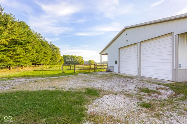 $675,000 | 3660 East 300 South, Columbus, IN 47201