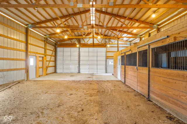 $675,000 | 3660 East 300 South, Columbus, IN 47201