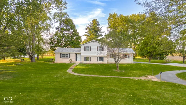 $675,000 | 3660 East 300 South, Columbus, IN 47201