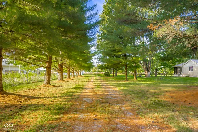 $675,000 | 3660 East 300 South, Columbus, IN 47201