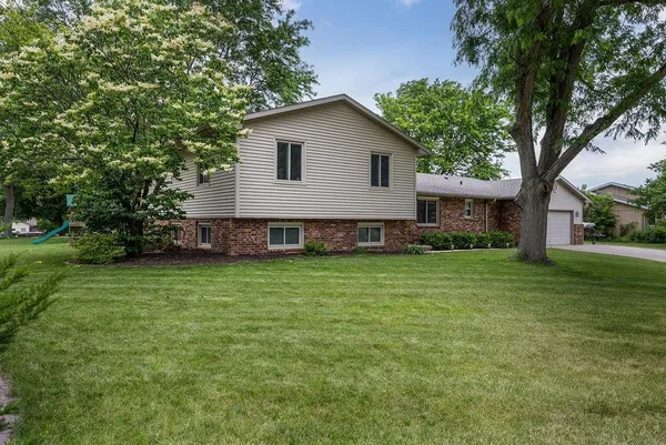 $500,000 | 305 Raymond Road, Waunakee, WI 53597