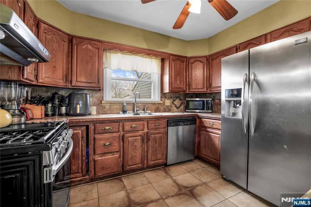 1875 Pilgrim Way Union, NJ 07083 - Photo 14 of 36