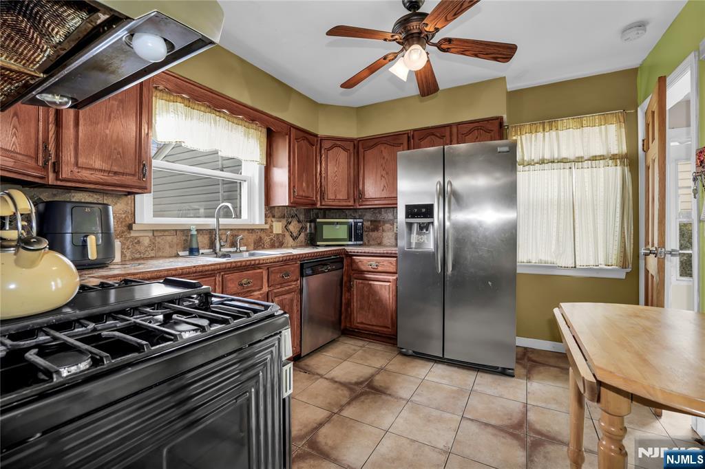 1875 Pilgrim Way Union, NJ 07083 - Photo 15 of 36