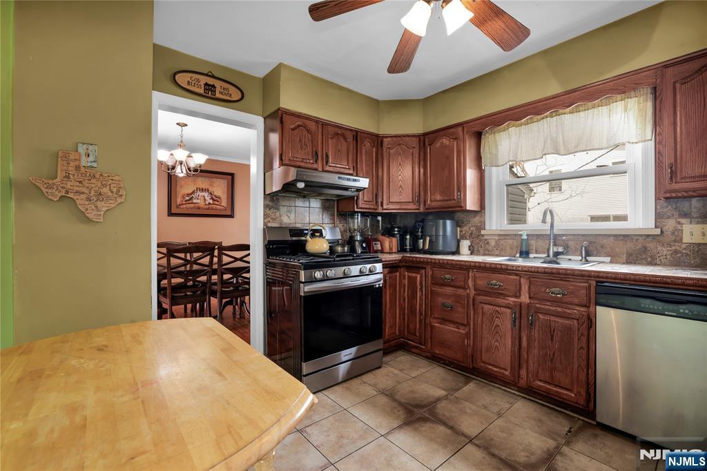 1875 Pilgrim Way Union, NJ 07083 - Photo 16 of 36