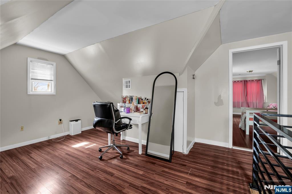 1875 Pilgrim Way Union, NJ 07083 - Photo 17 of 36