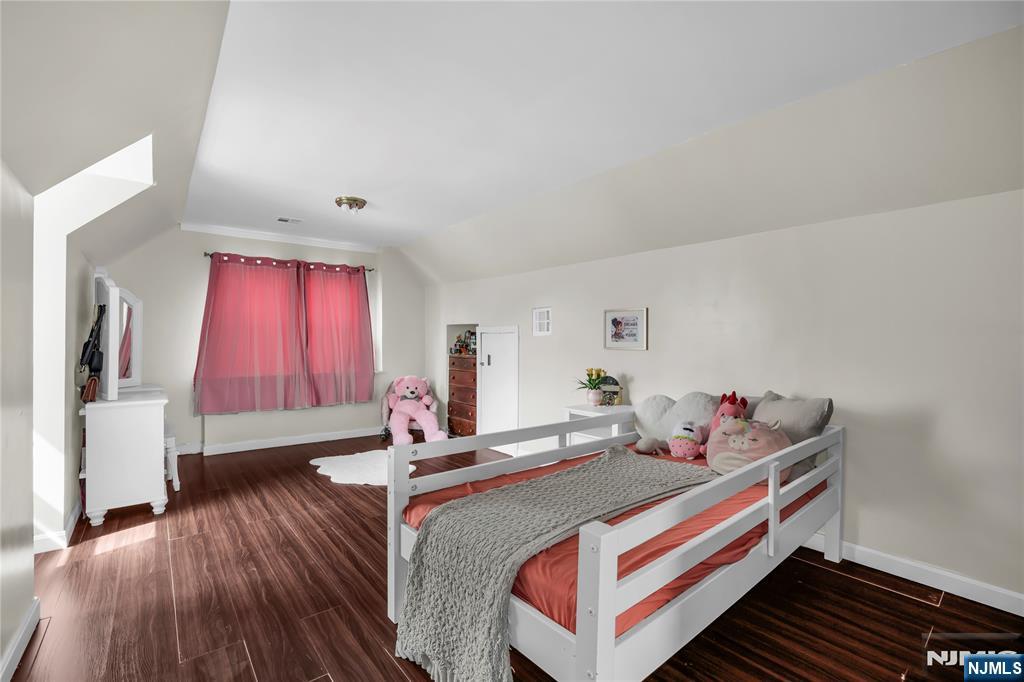 1875 Pilgrim Way Union, NJ 07083 - Photo 19 of 36